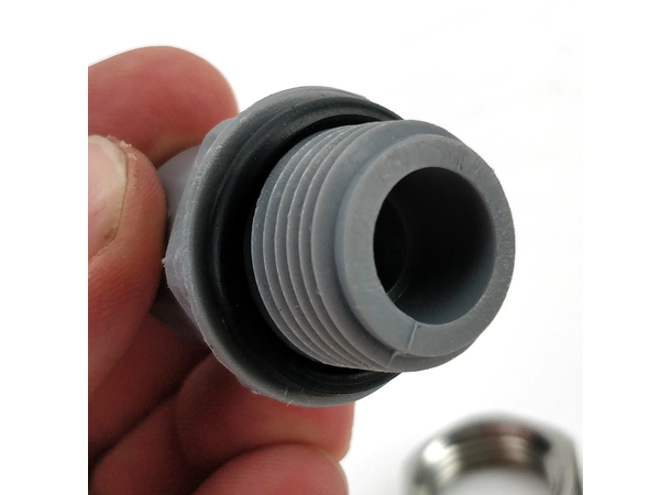 9,5mm (3/8') til 1/2" BSP med mutter