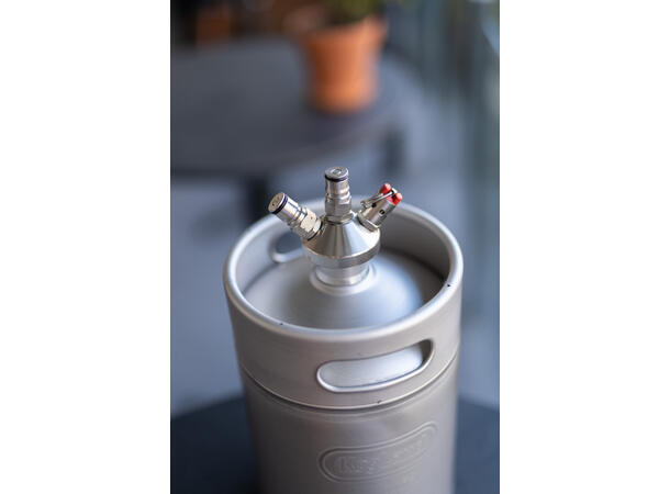 Minikeg 5 liter med lock Lock med ball lock ventiler 