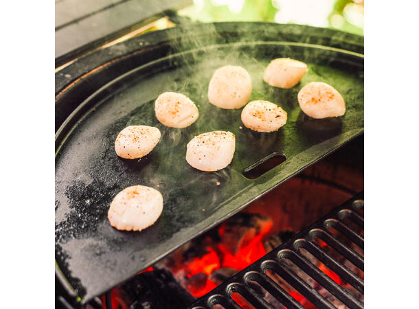 Kamado Joe Halvmåneformad Vändbar Stekplatta i Gjutjärn – För Classic